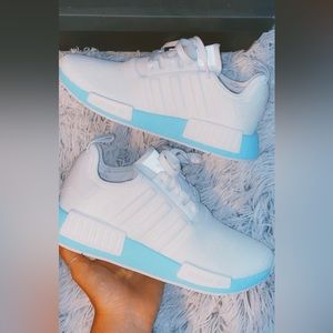 Light blue/white nmds